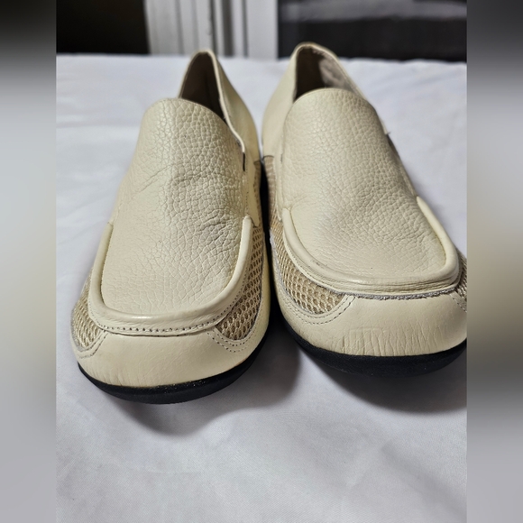 Vintage AJ Valenci Women's Cream Loafers - Picture 2 of 10
